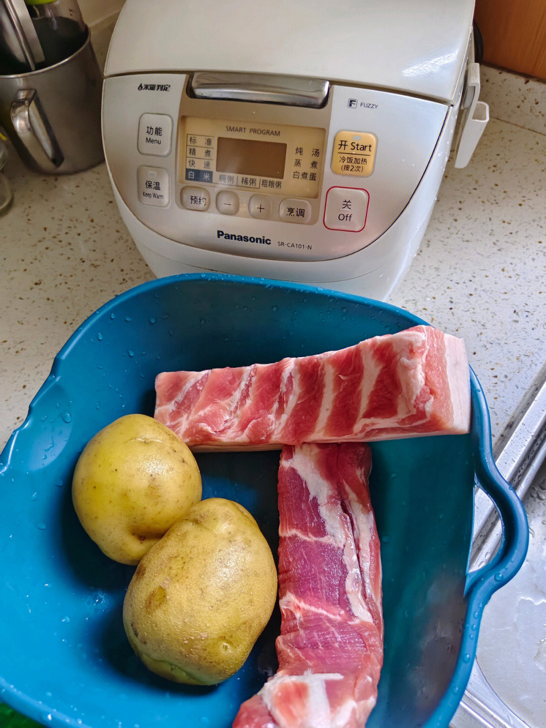 松下电饭煲跟做之无水土豆炖肉