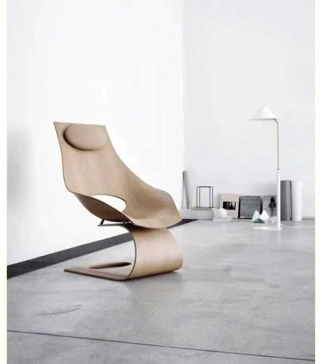 克努德·埃里克·汉森说,安藤忠雄成功地制造了一种独特的椅子,视觉