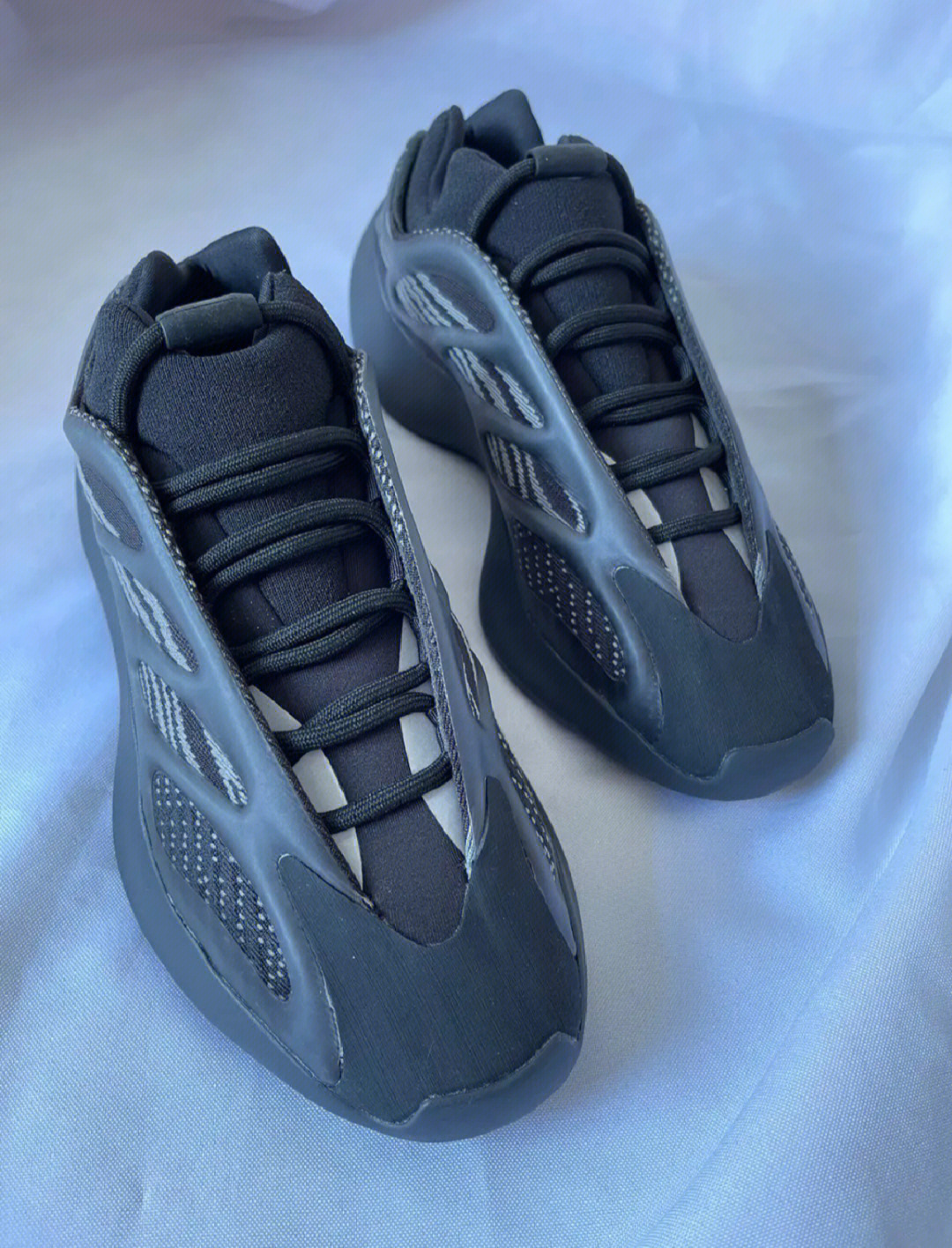 yeezy700V3穿裂了图片