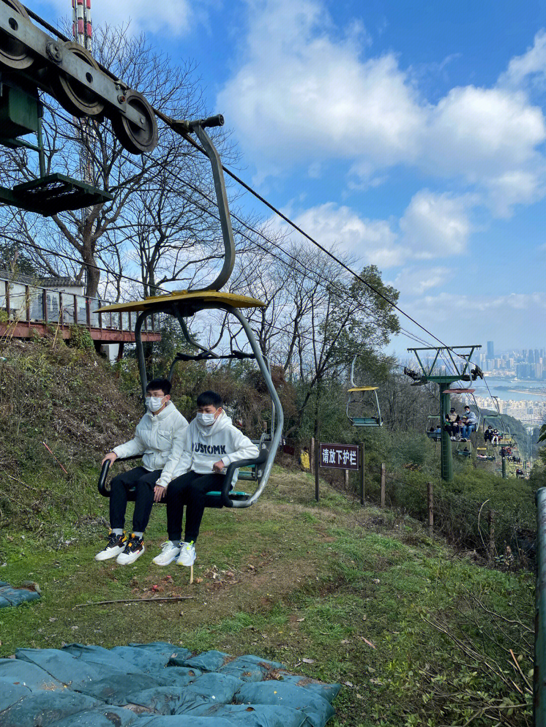 岳麓山缆车大学生图片