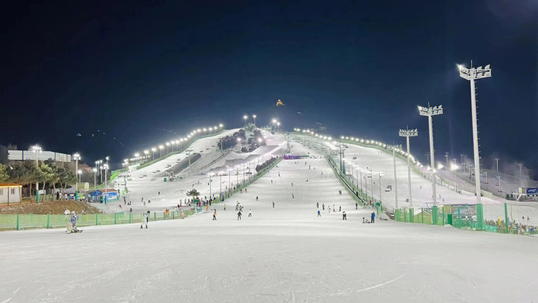 赤峰市道谷南山滑雪场图片