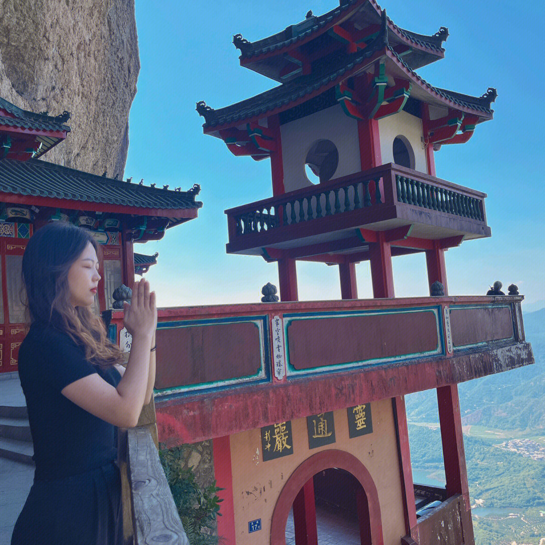 漳州灵通山千年悬空寺