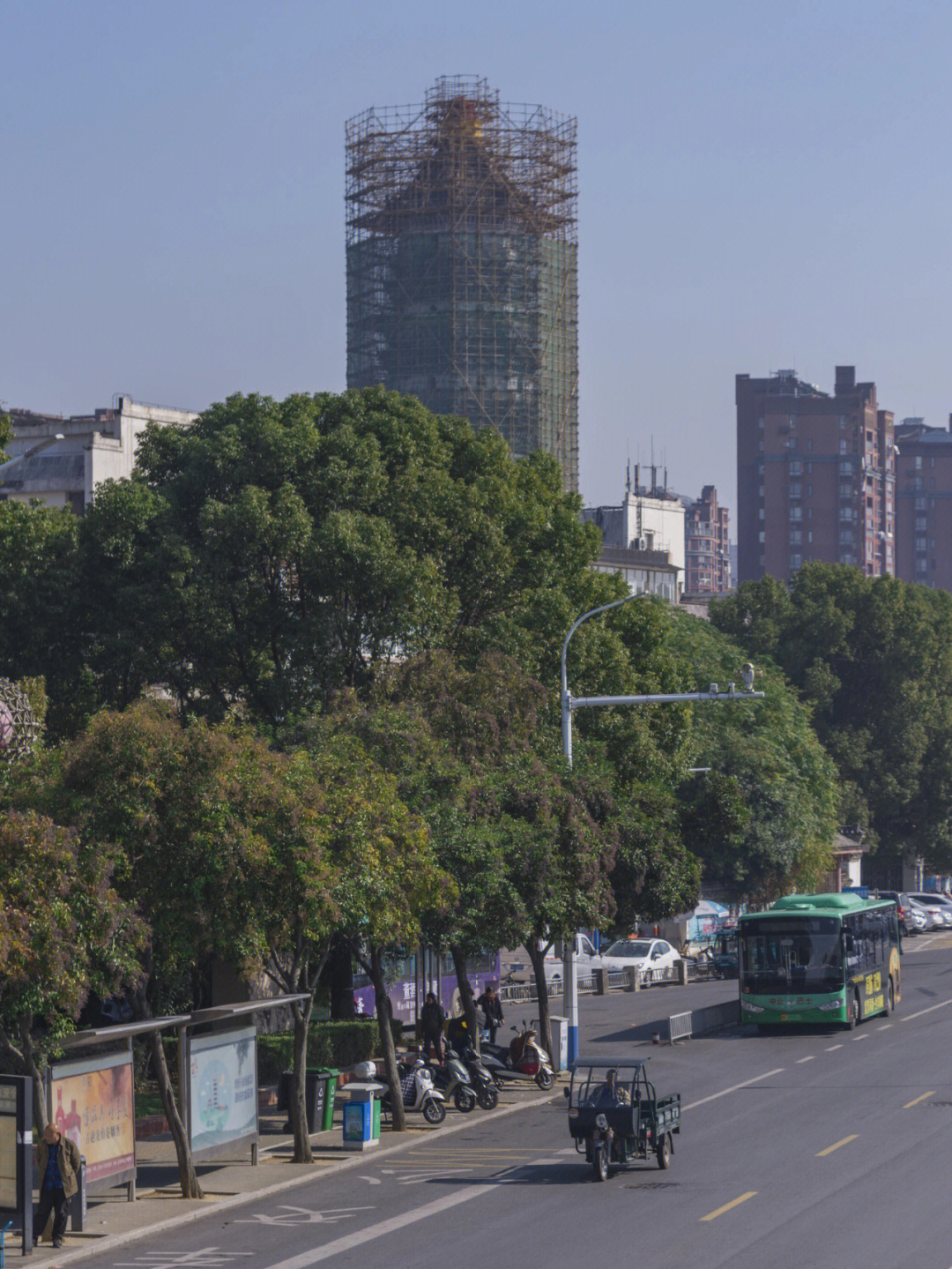 曾经的长江五虎如今的三线城市在安庆总要在江边和步行街走走