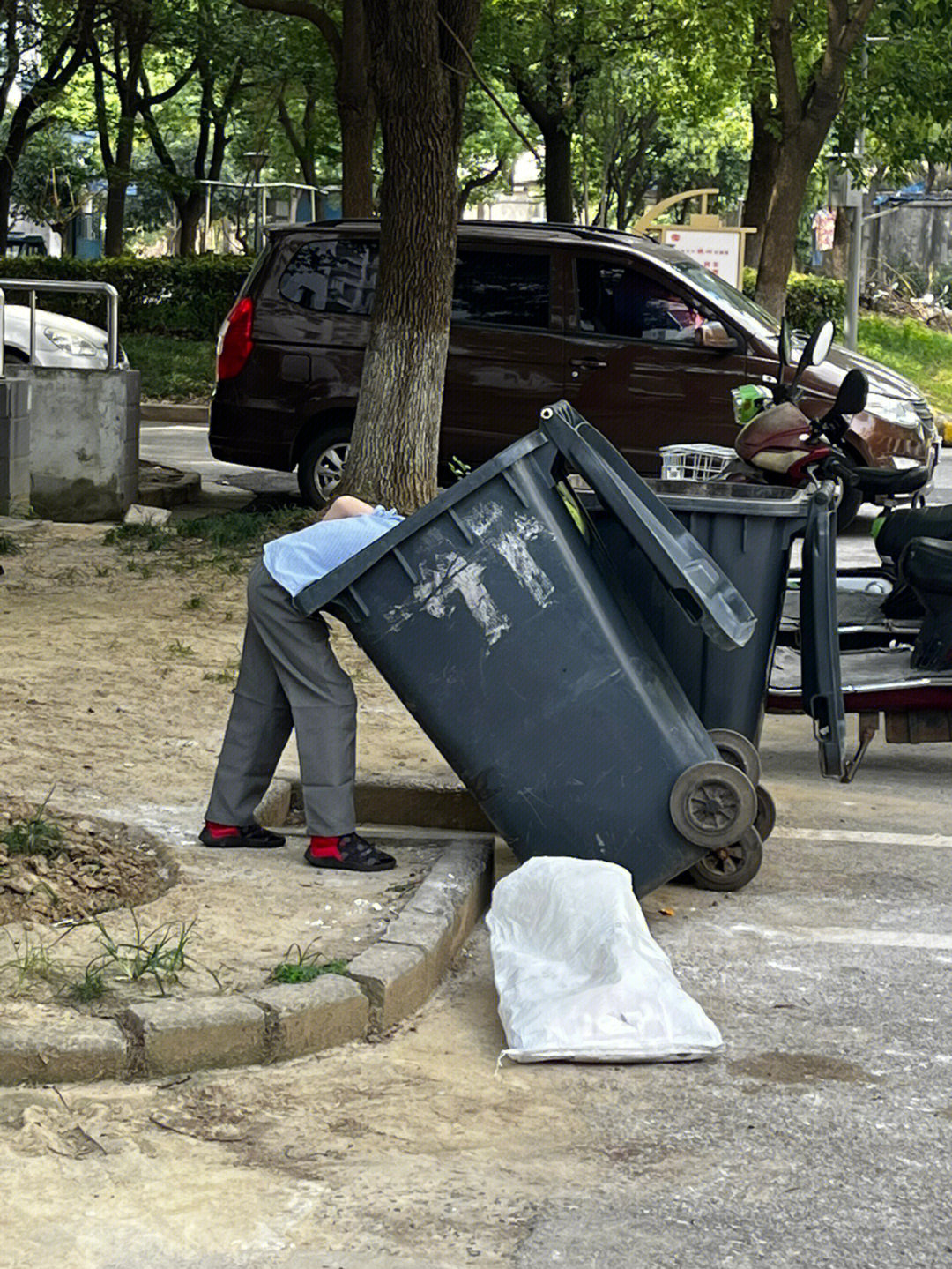 捡废品第一视角图片