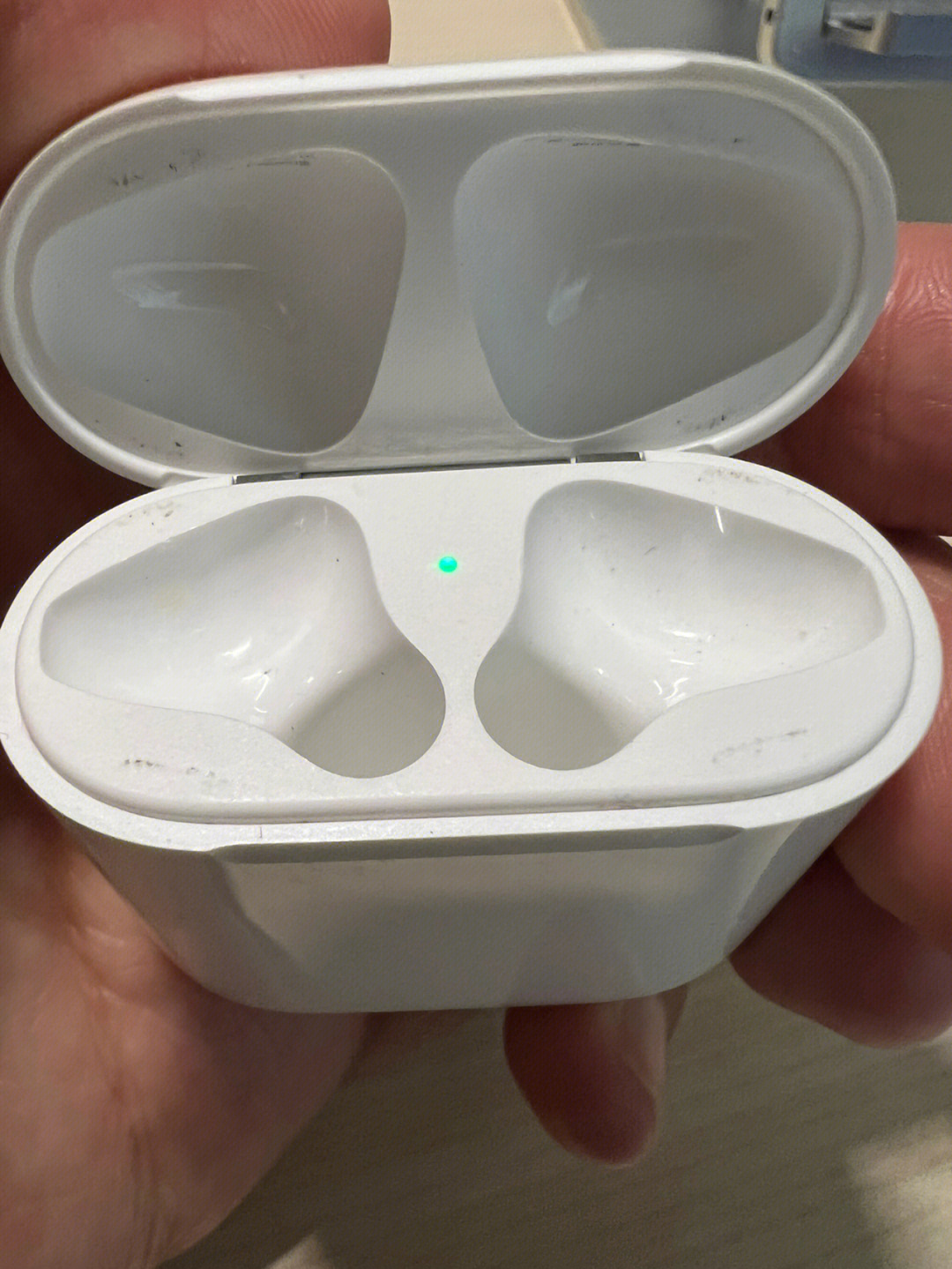 airpods2代耳机仓