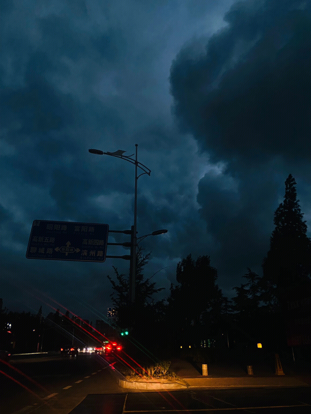 阴霾天空隐约雷鸣