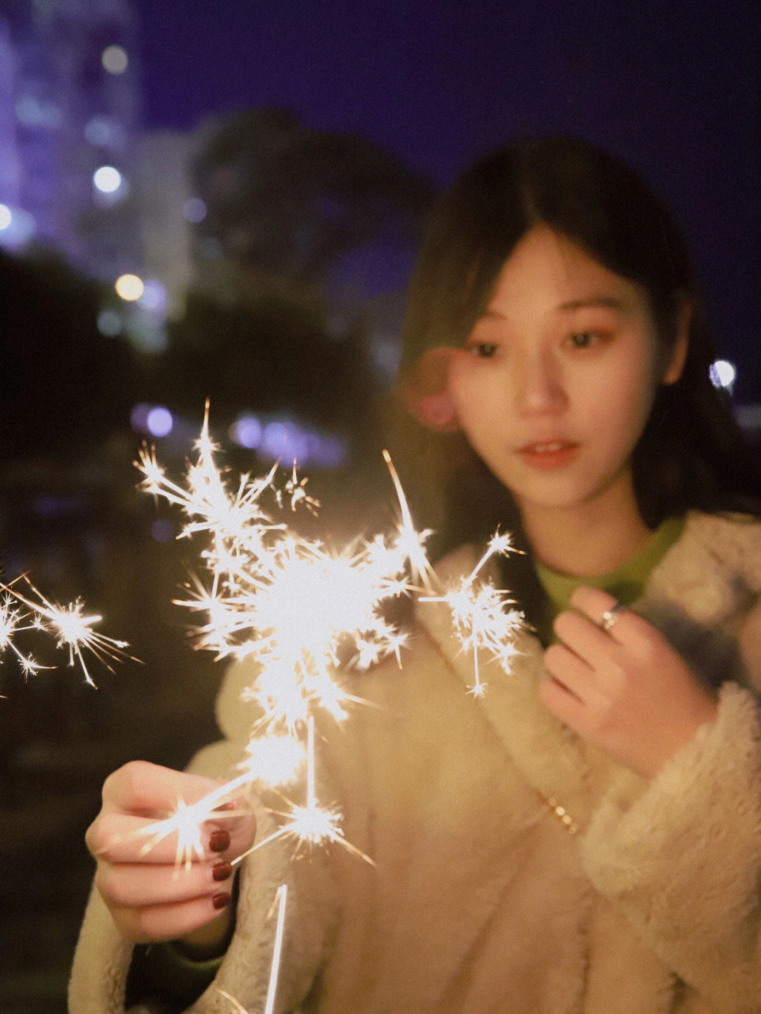 烟花#江边#夜景#手持烟花棒#烟花棒#仙女烟花棒