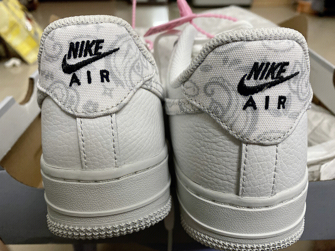 nike空军一号白灰腰果花