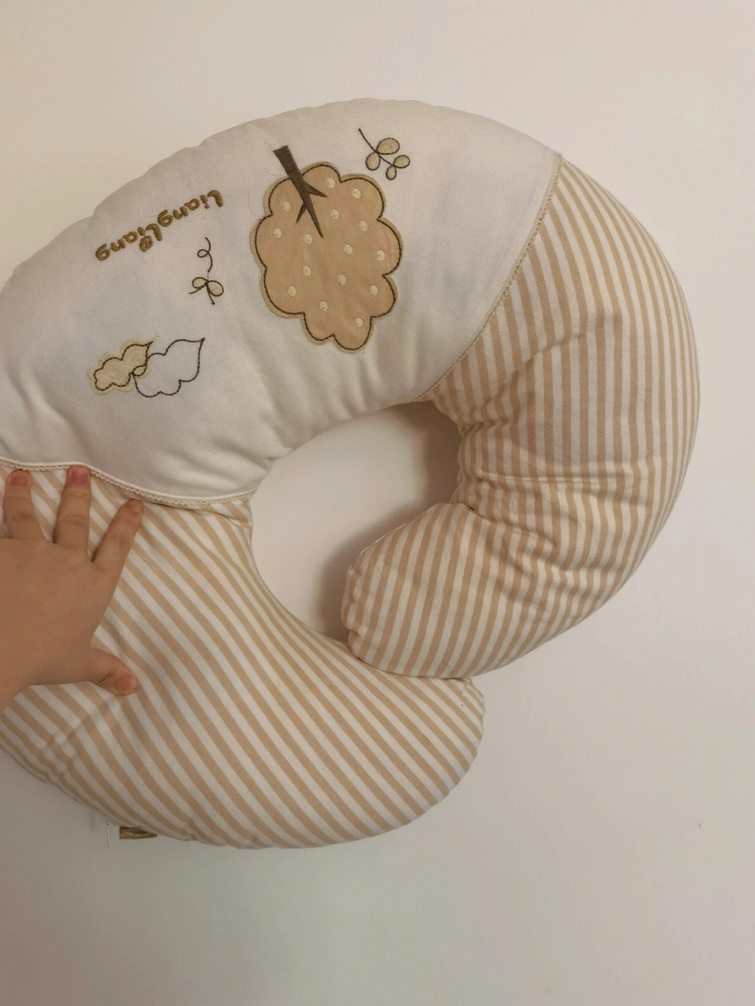 哺乳枕的正确枕法图片图片