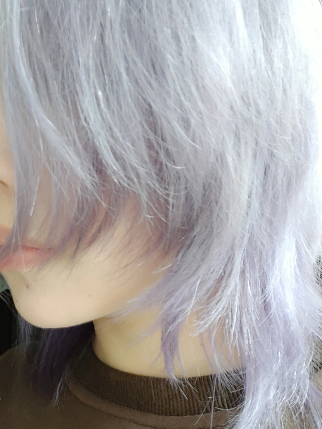 紫灰色头发掉色后图片图片