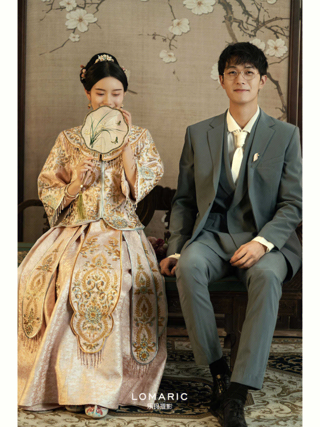 00后的心动中式金色秀禾汉服婚纱照