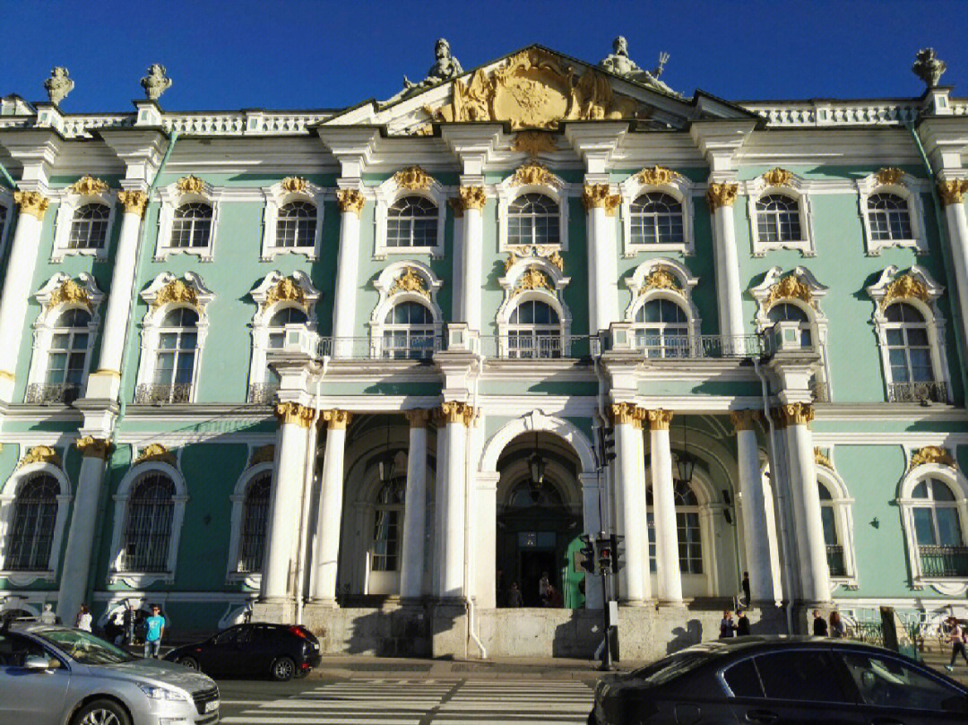 是俄罗斯国家博物馆艾尔米塔什博物馆的"六宫殿建筑群"中的一个宫铑