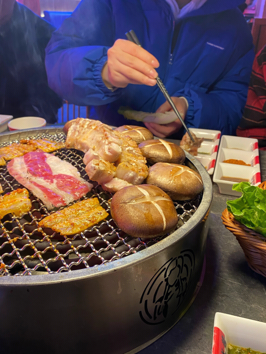 柳飘飘烤肉老板图片