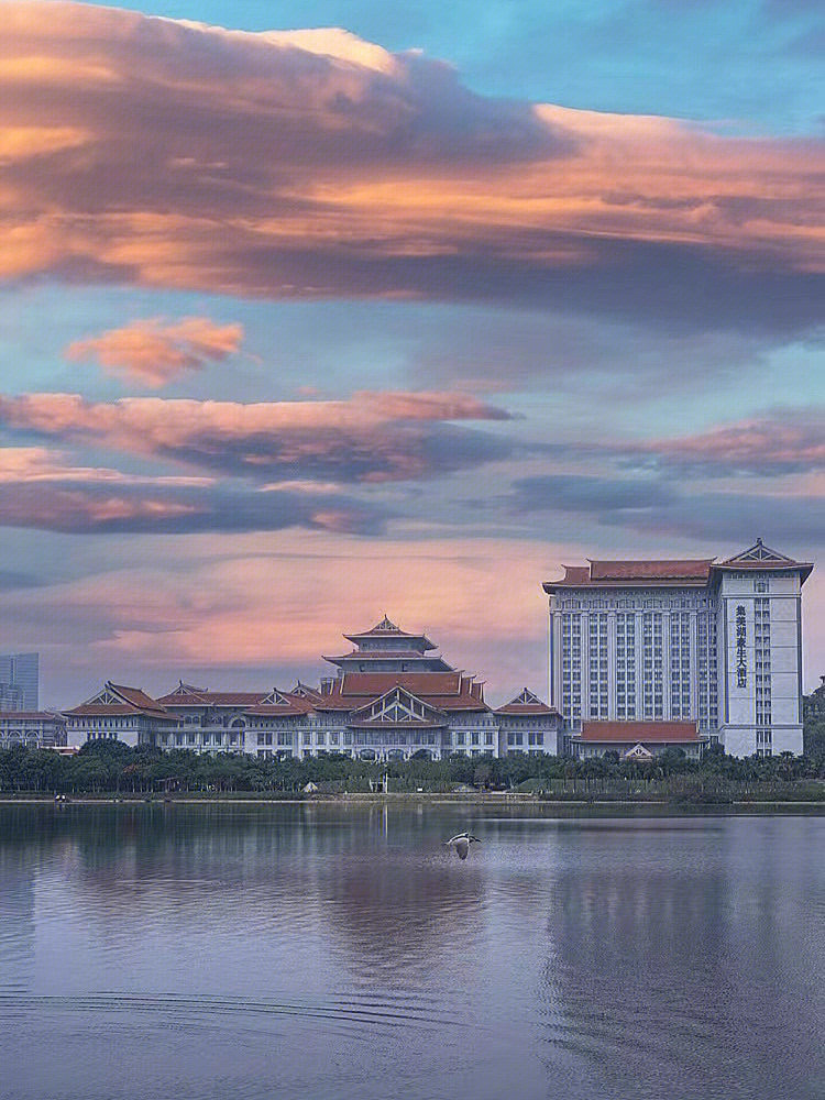 厦门集美湖豪生大酒店,坐落于美丽的集美湖畔,与百年集美学村,龙舟