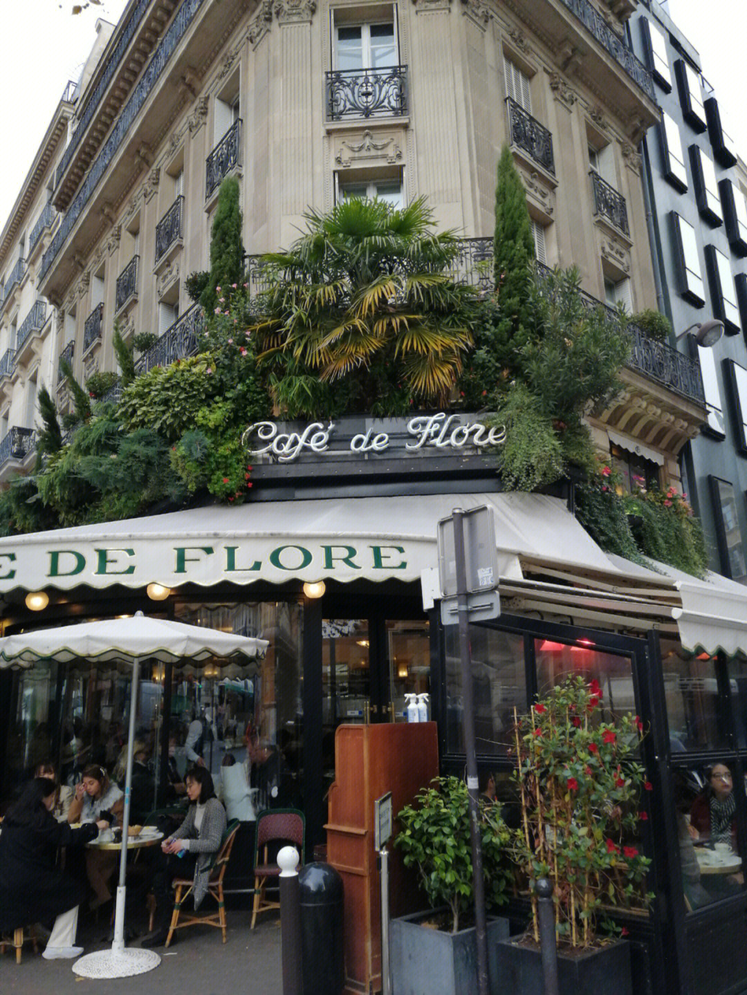 打卡与巴黎花神咖啡厅