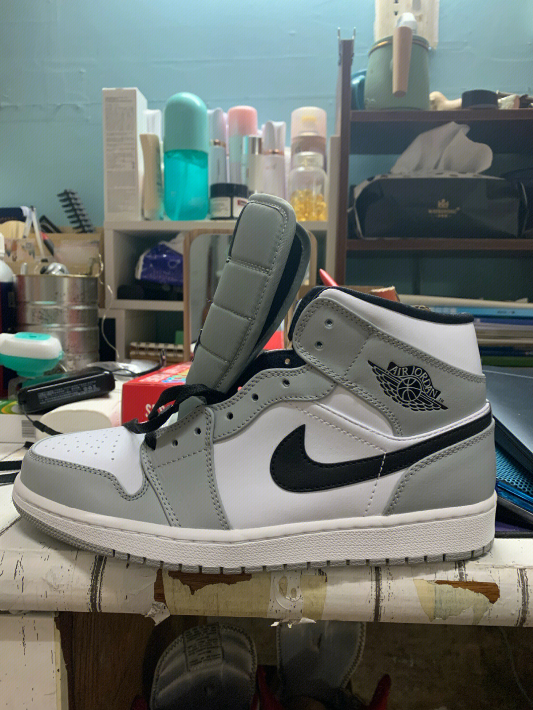 aj1东京灰银真假对比图片