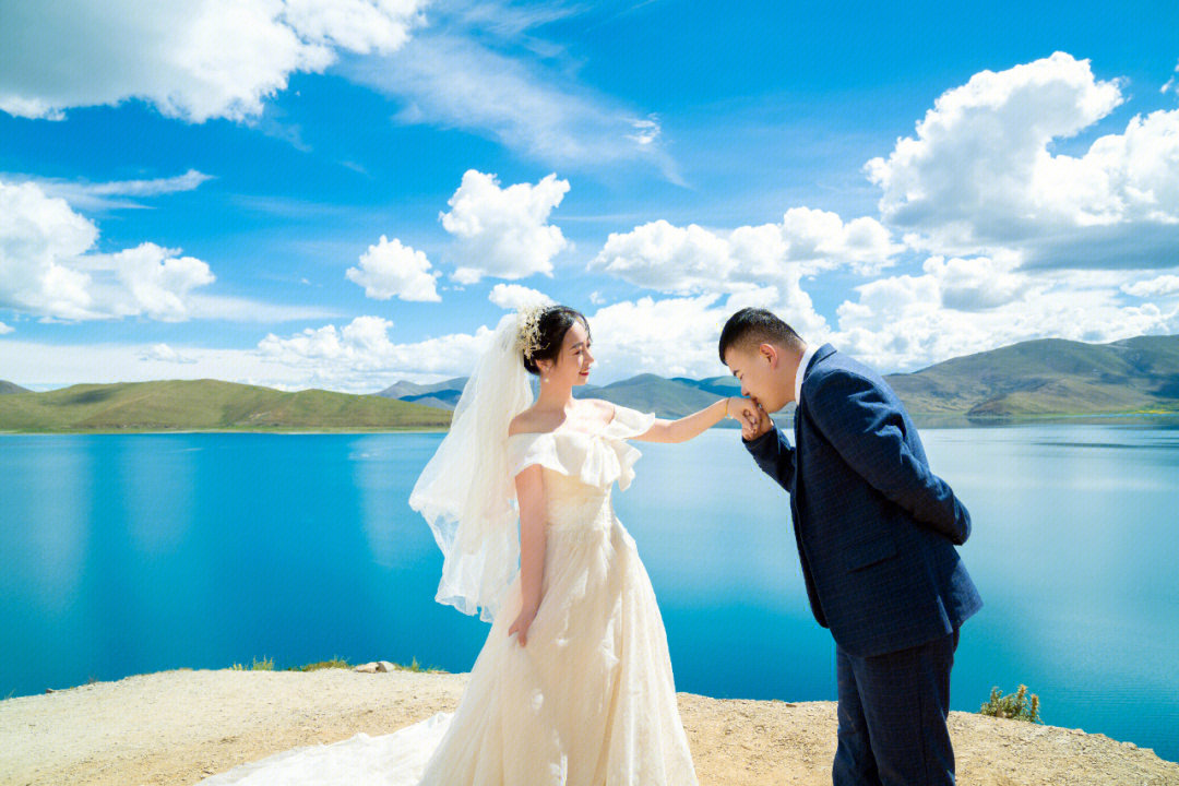 西藏婚纱照羊湖的美就是这么顶