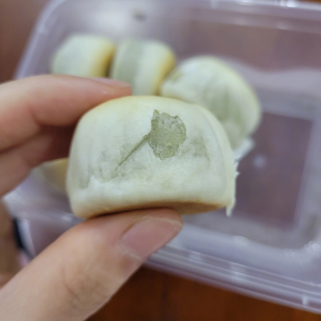 这种绿豆糕还得看肯味你!比寻味唐派的湿润,皮薄又绿豆奶香奶香的!