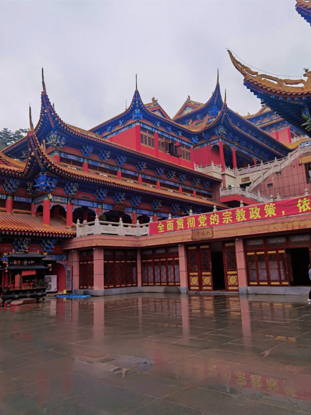 雨天的大岭山观音寺