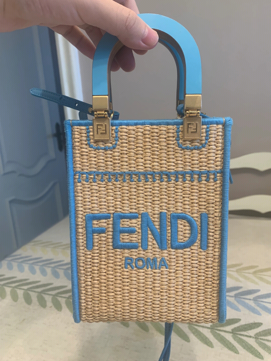 fendi阳光迷你草编包