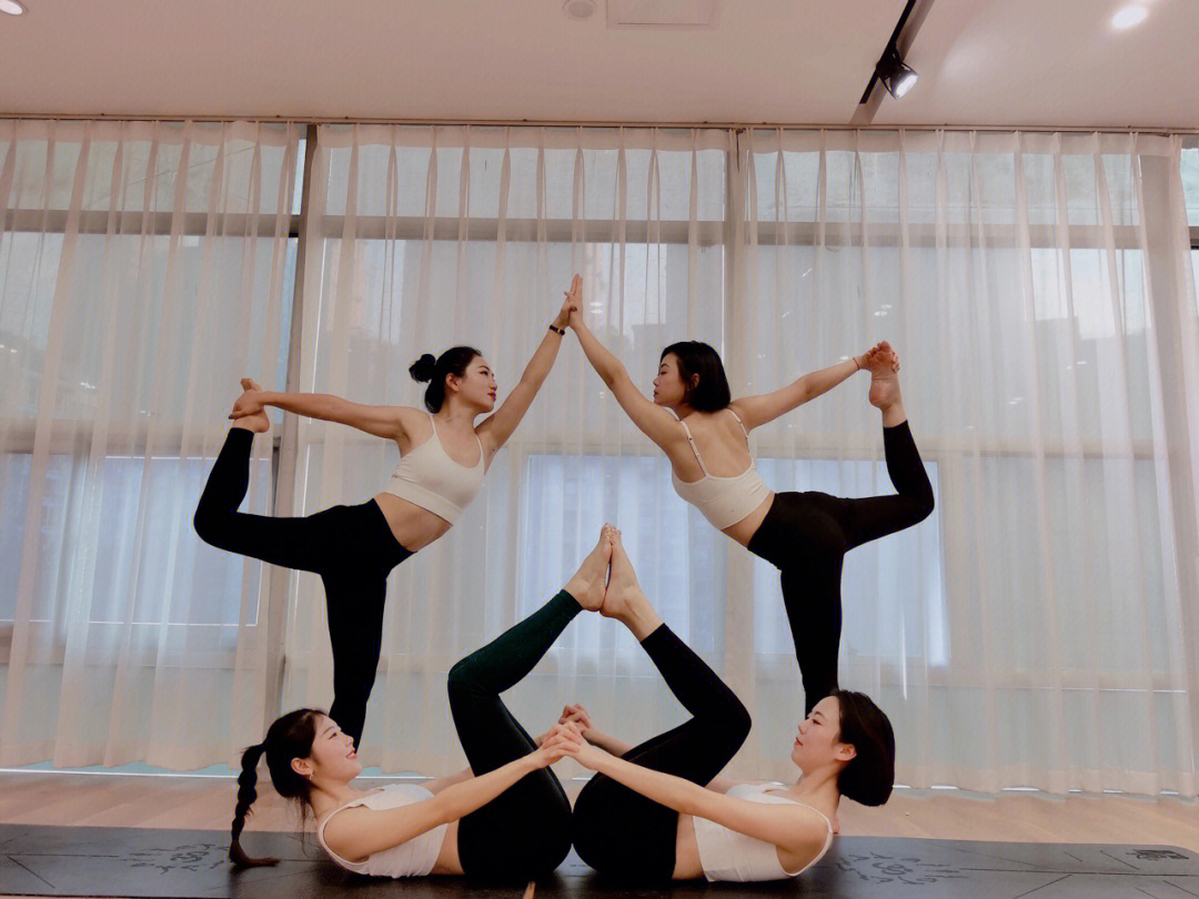 瑜伽6人拍照姿势大全图片