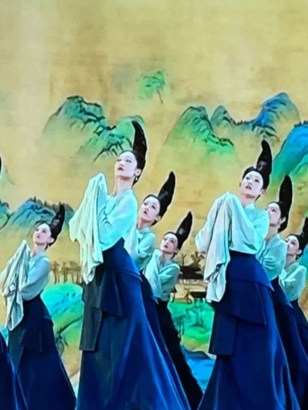 春节舞蹈千里江山图图片