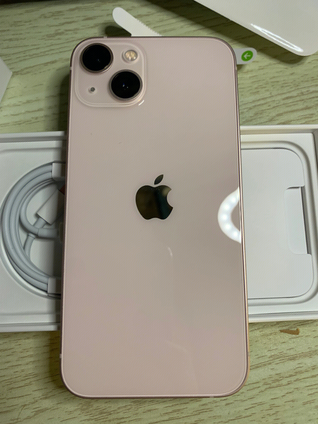 iphone13pro背面小孔图片