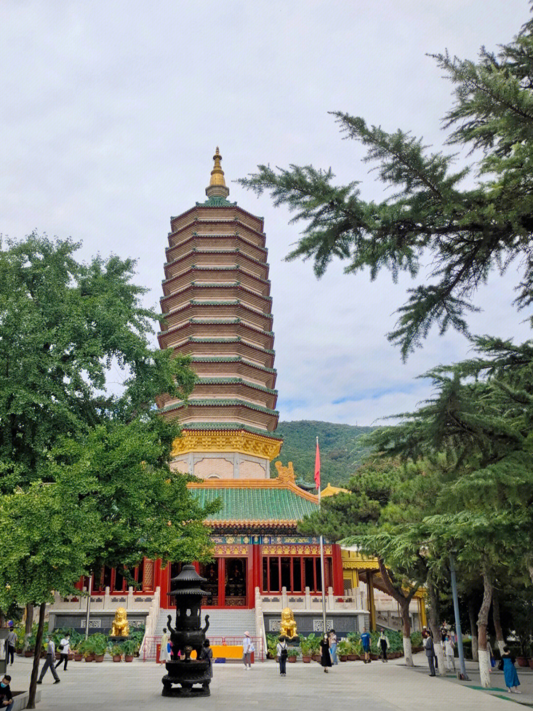 唐初是北京最有名的拜佛烧香祈福地之一高人气的二处灵光寺和四处大悲