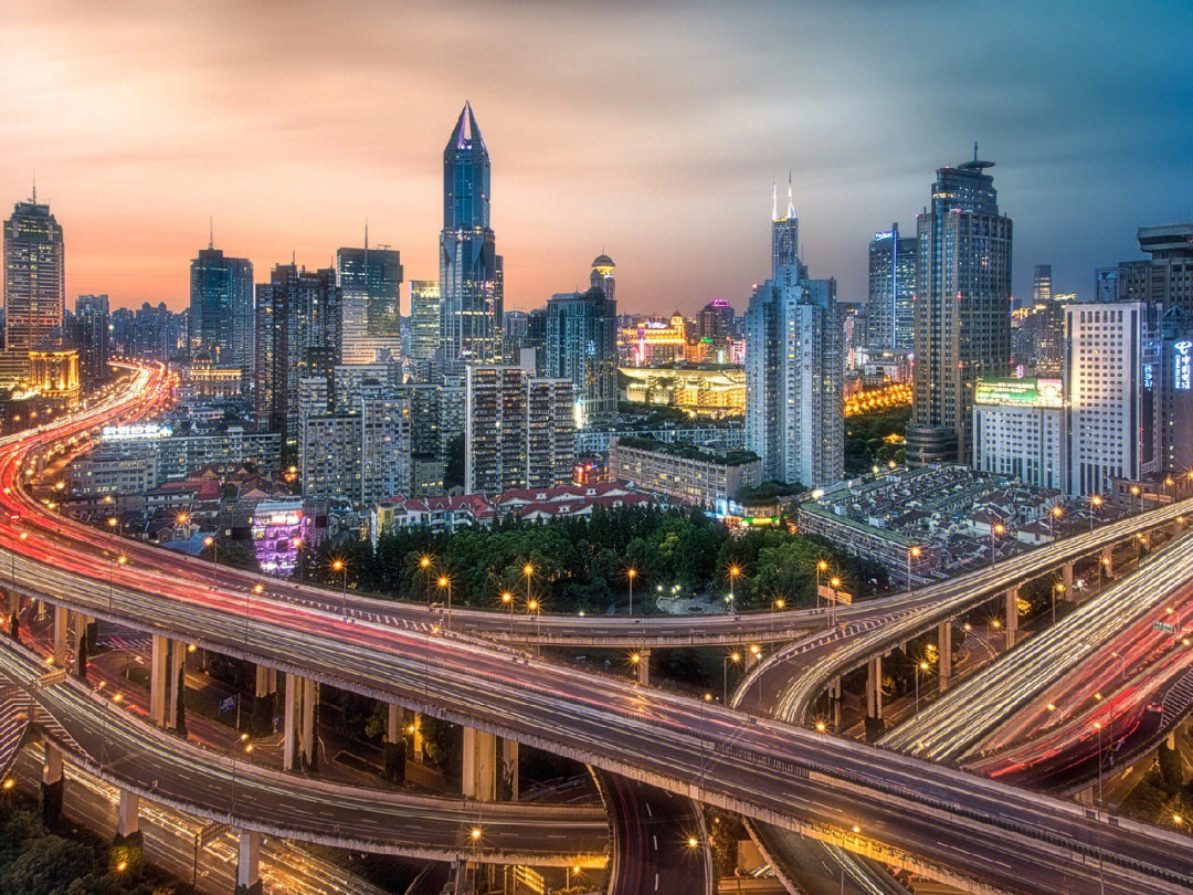 伙伴们带来一些美丽的都市夜景来好好的观赏一下这夜晚中依然灯光闪耀