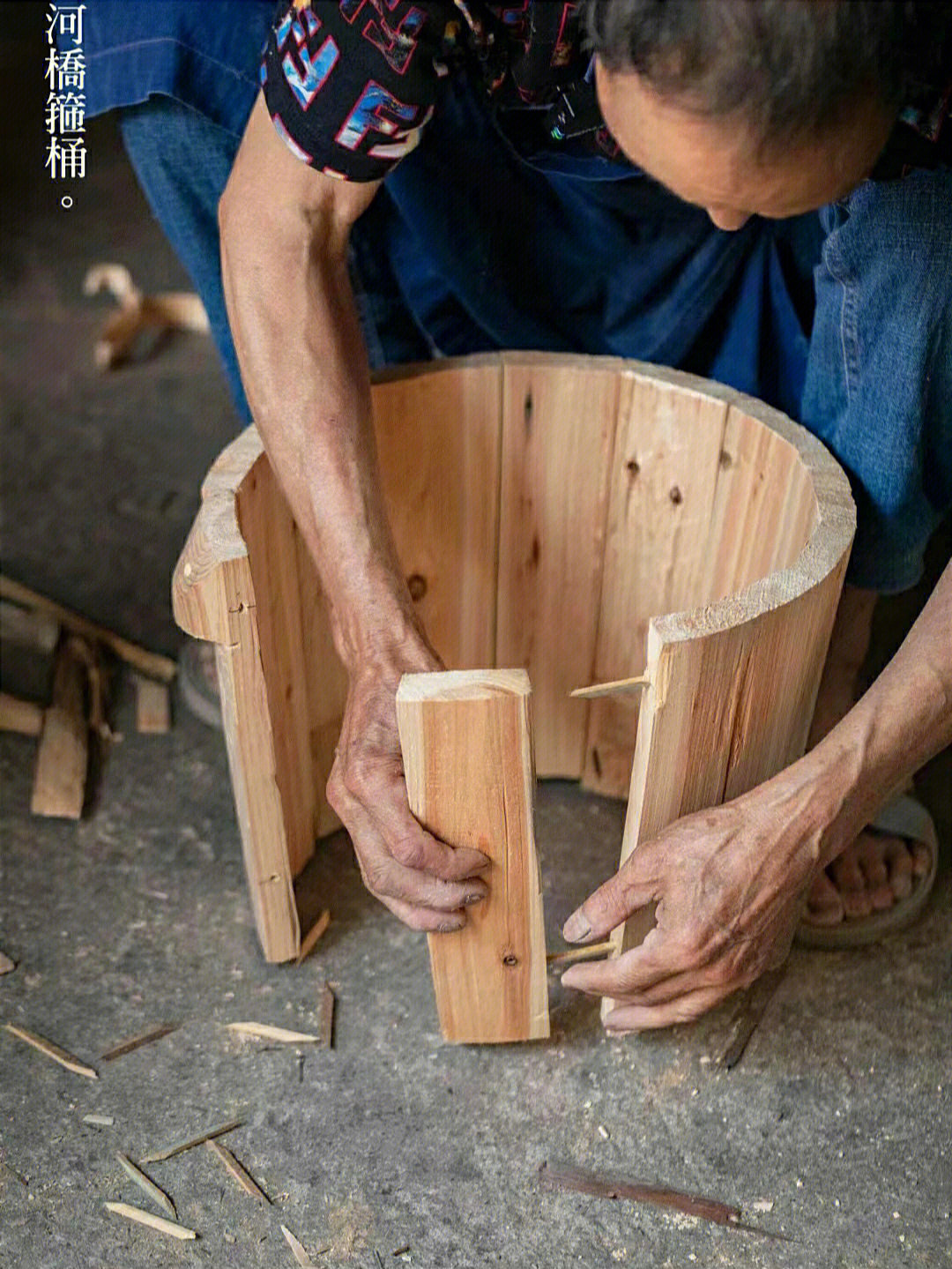 不用胶水传统木桶也能滴水不漏