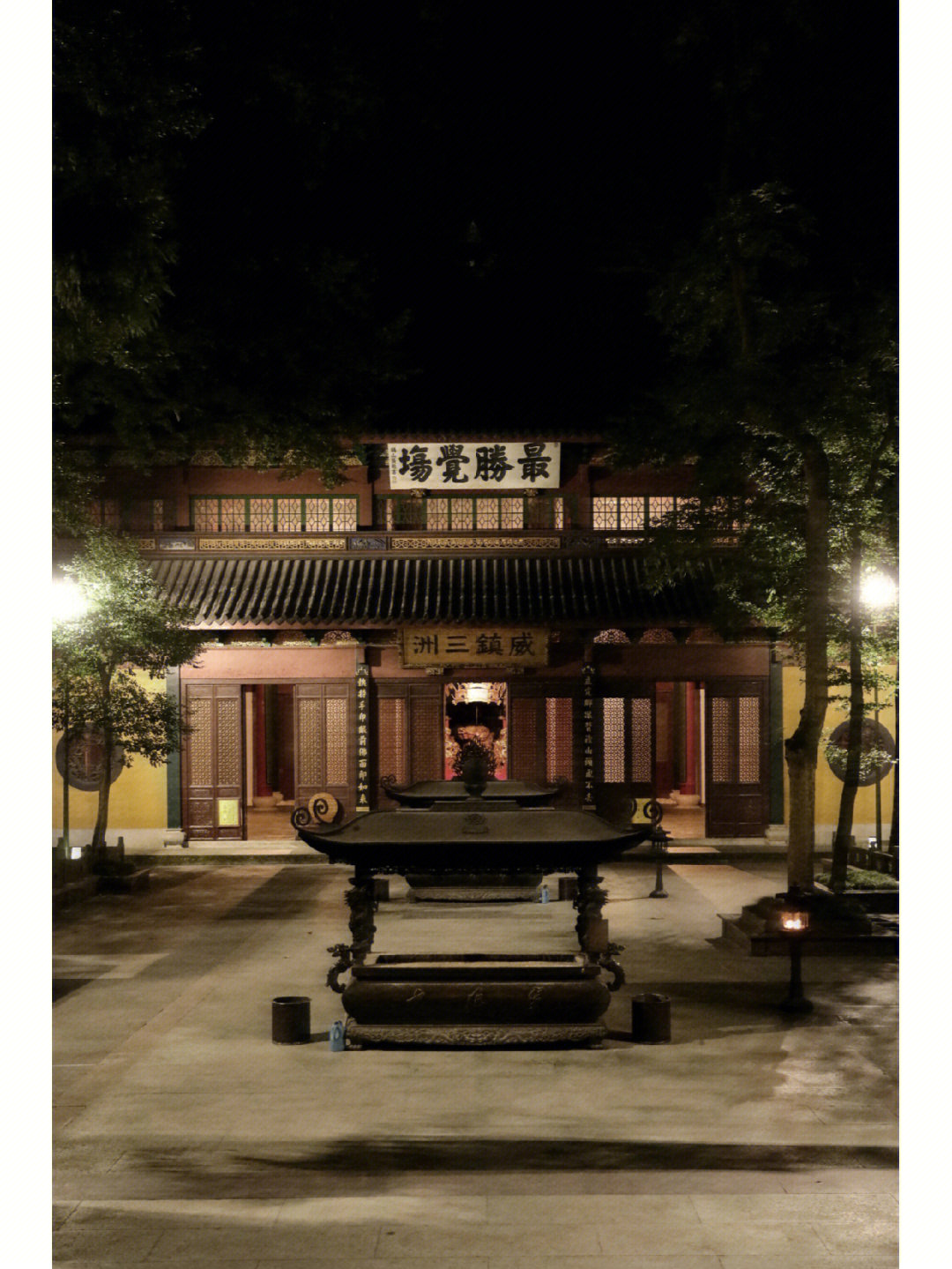 夜游杭州丨你见过空无一人的灵隐寺吗