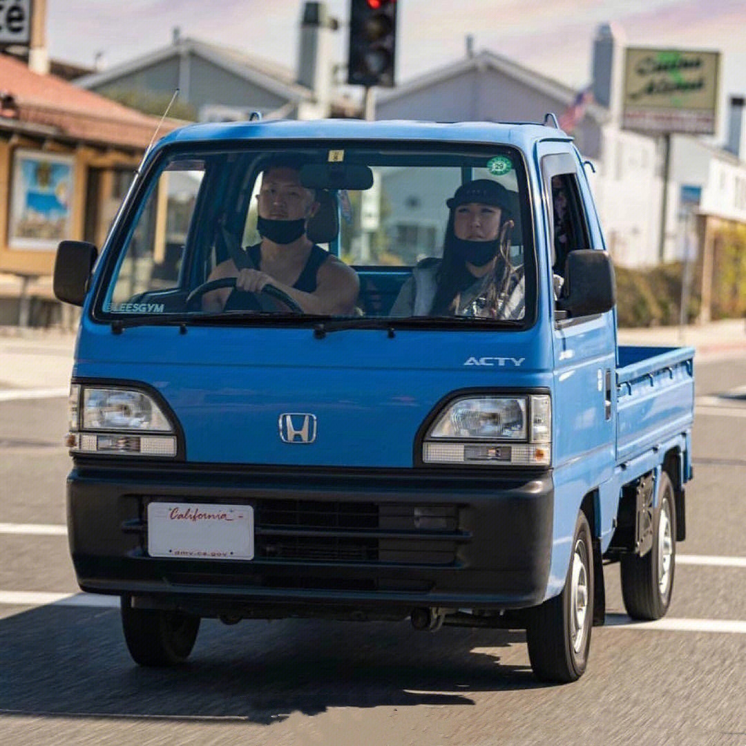 没错,这款微型货车叫本田acty这款车从来没有引进到国内,所以对大家来