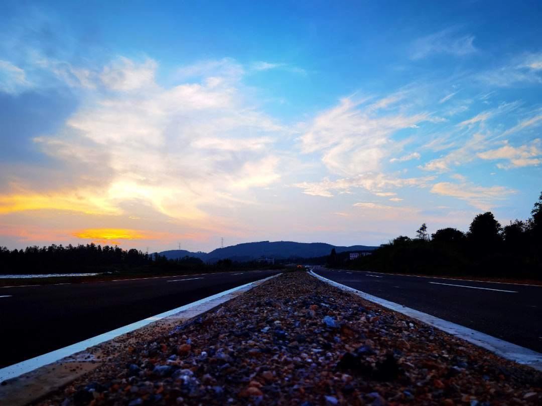 夕阳下的杨桥环城路