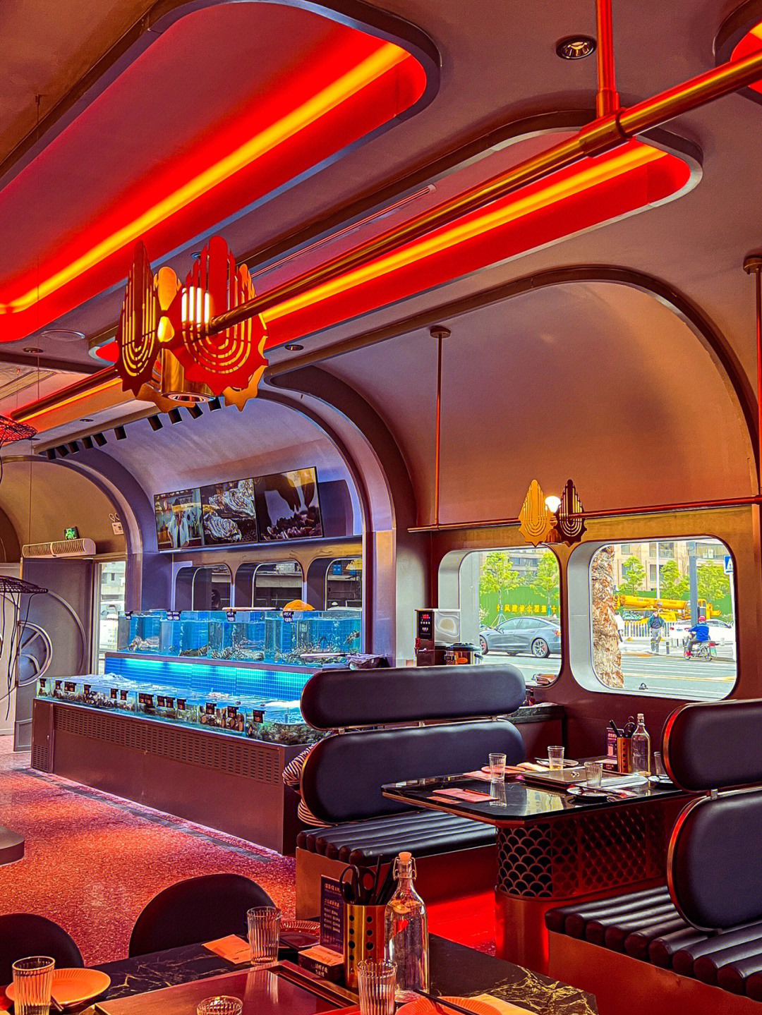 武汉首家潜水艇餐厅被一整个高级住了