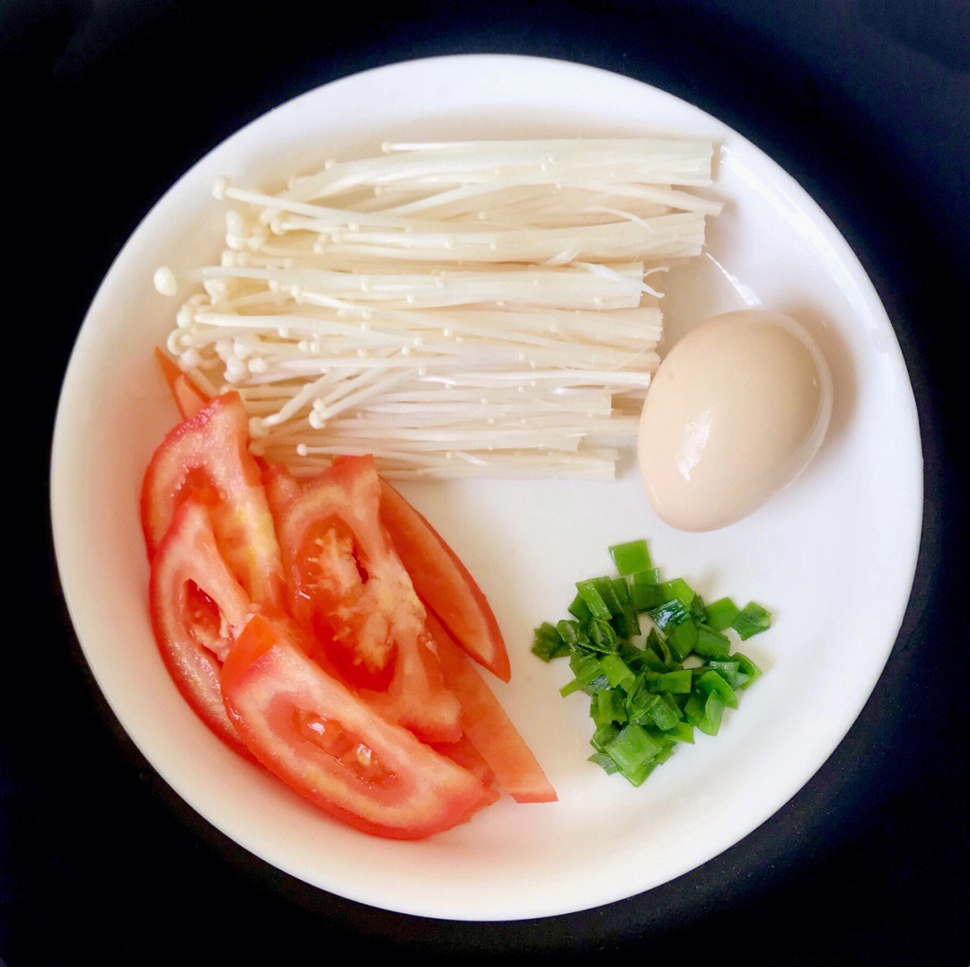 西红柿蘑菇炒鸡蛋图片