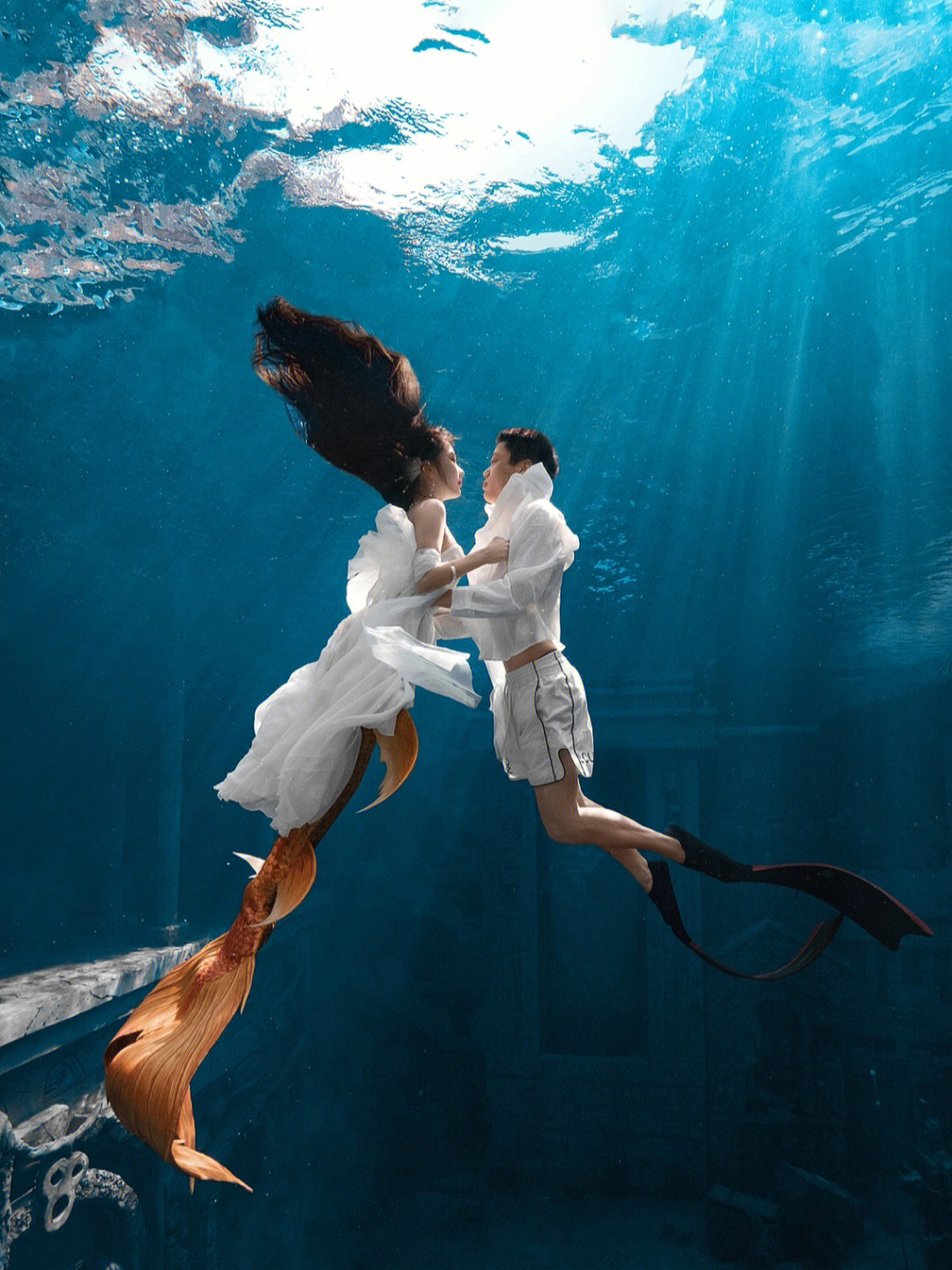 自由潜水水下情侣婚纱照梦中的婚礼