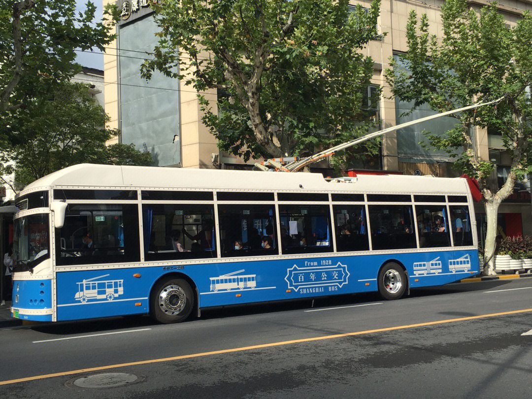 来上海一定要乘20路公交车