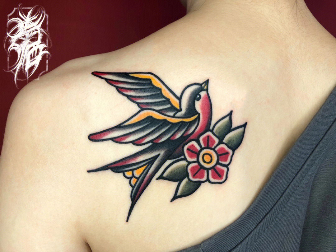 燕子纹身的含义 胸前图片