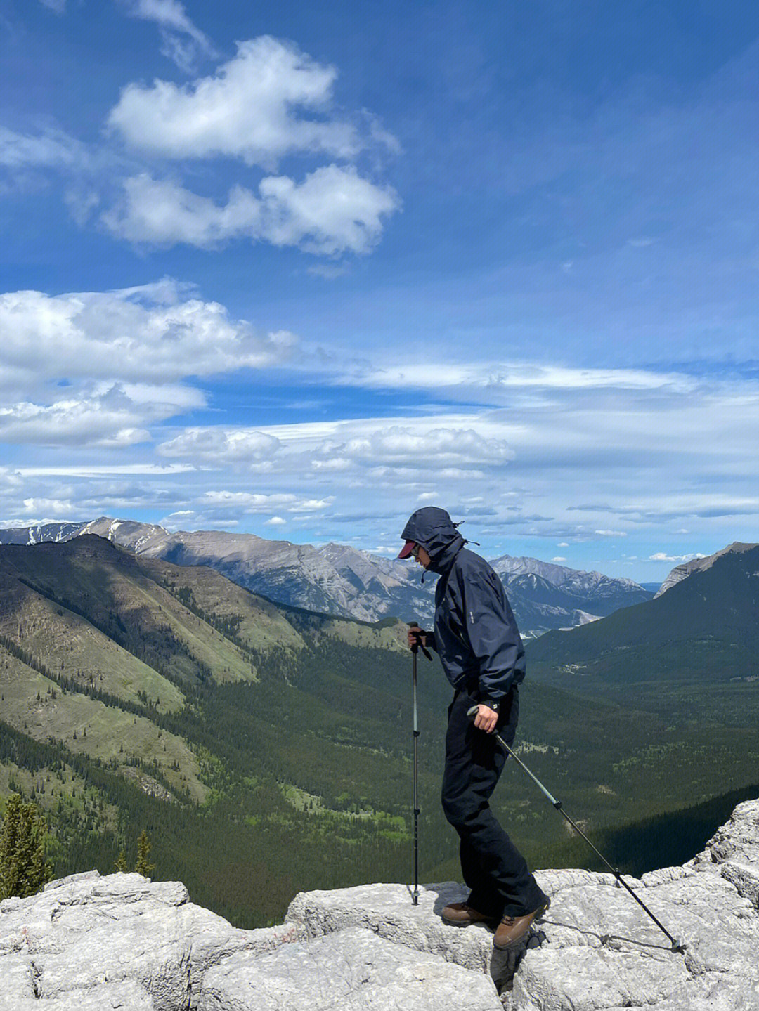 一只鞋一座山峰图片