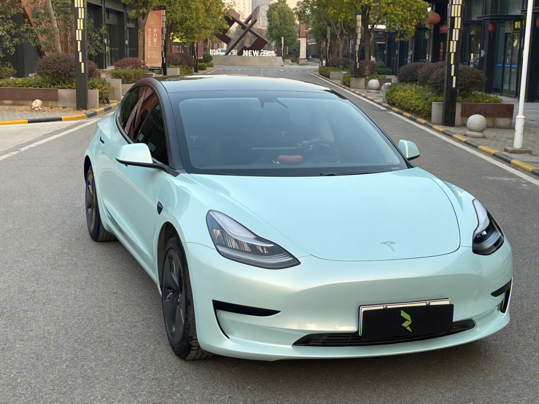 特斯拉model 3薄荷绿图片