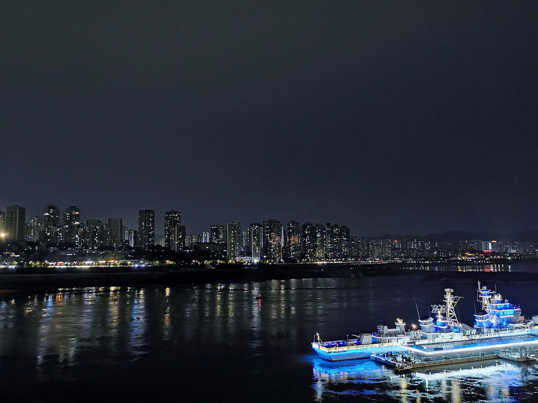 重庆夜景丨九龙外滩的海港城市即视感