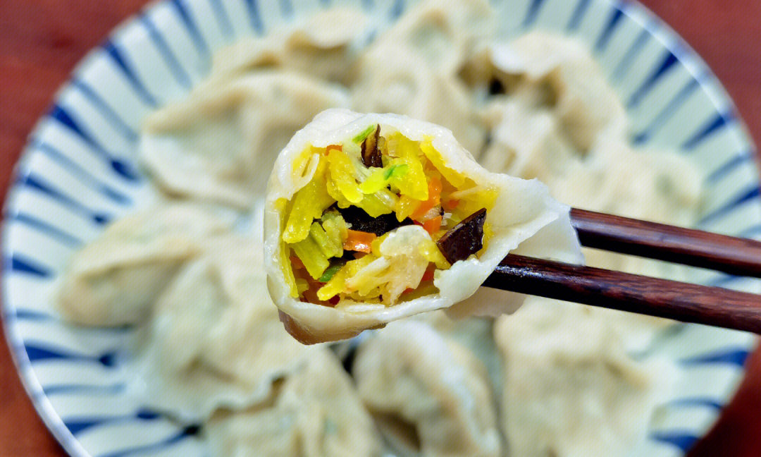 白菜芹菜鸡蛋素馅饺子图片