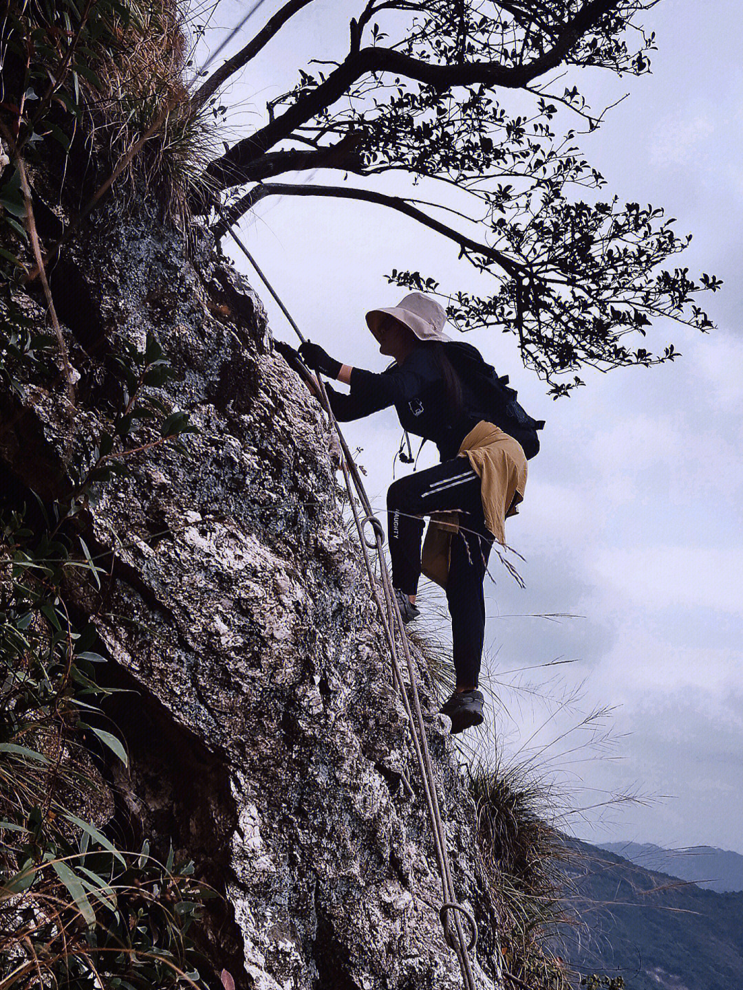 的体能有数处陡崖需用绳索攀爬(恐高和平衡感差的要慎重考虑)风景指数
