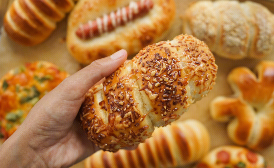 超好吃的造型不同的热狗小面包#台式面包