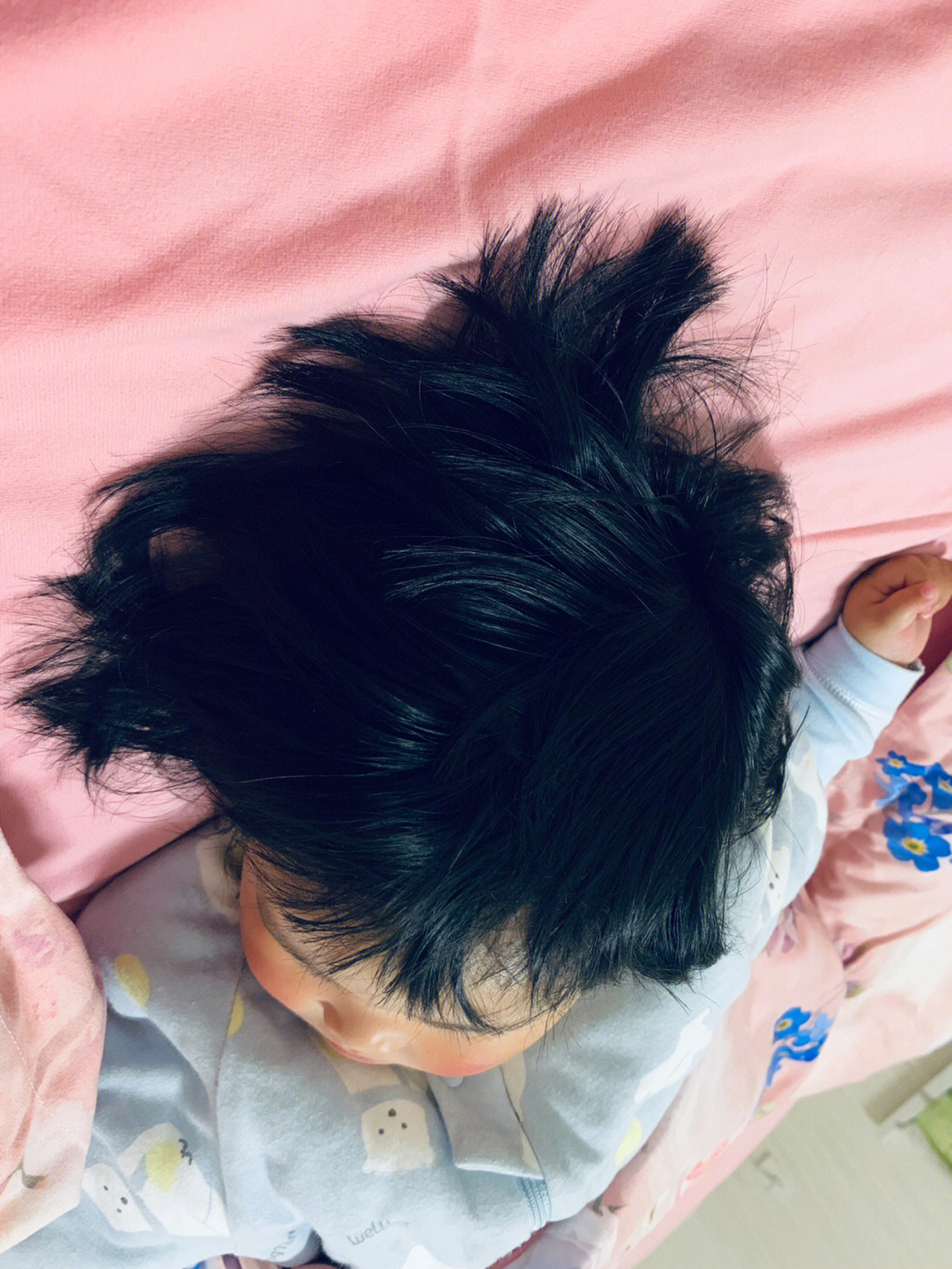 10个月婴儿发型男孩图片