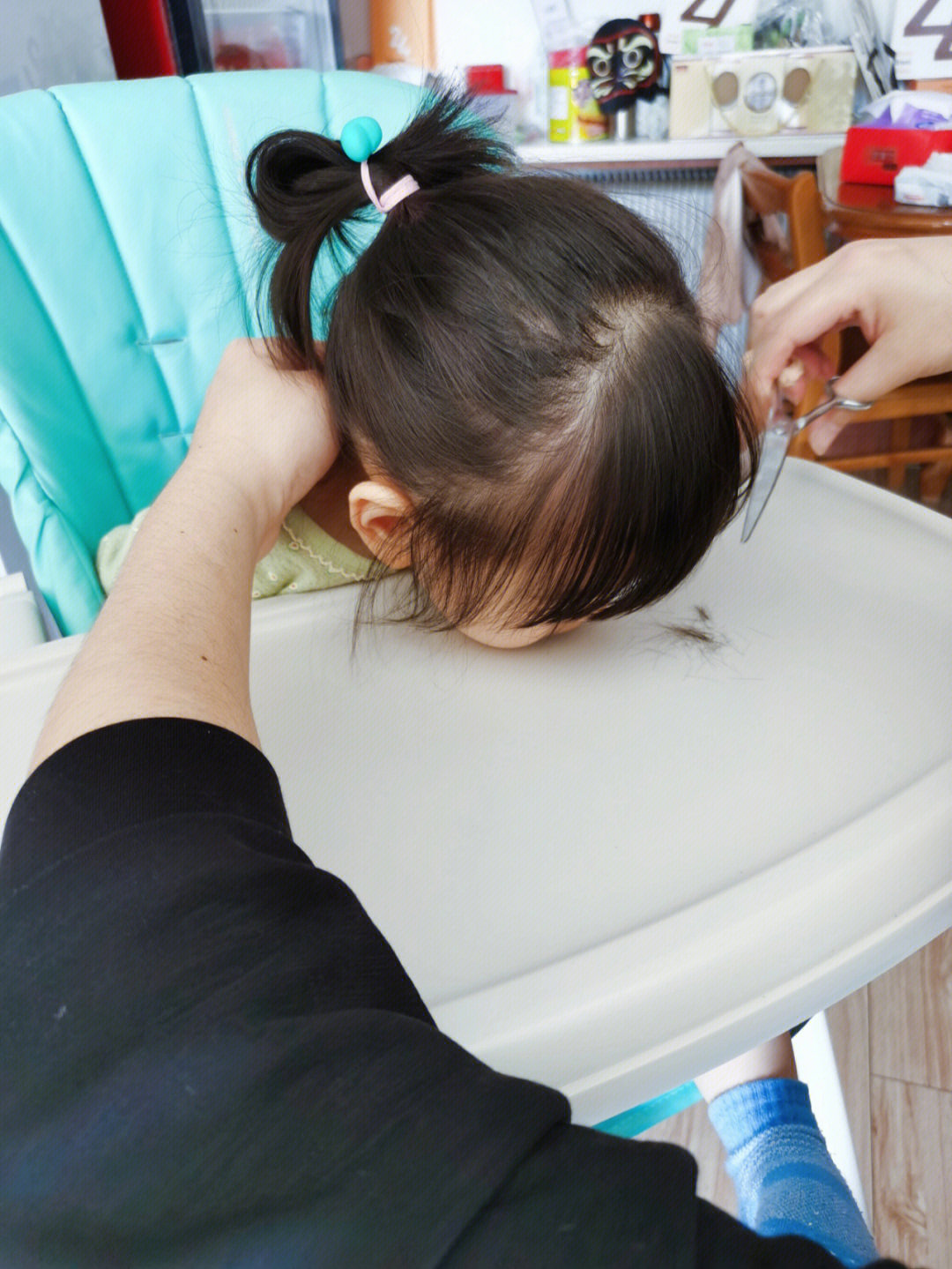 给宝宝剪头发的好方法