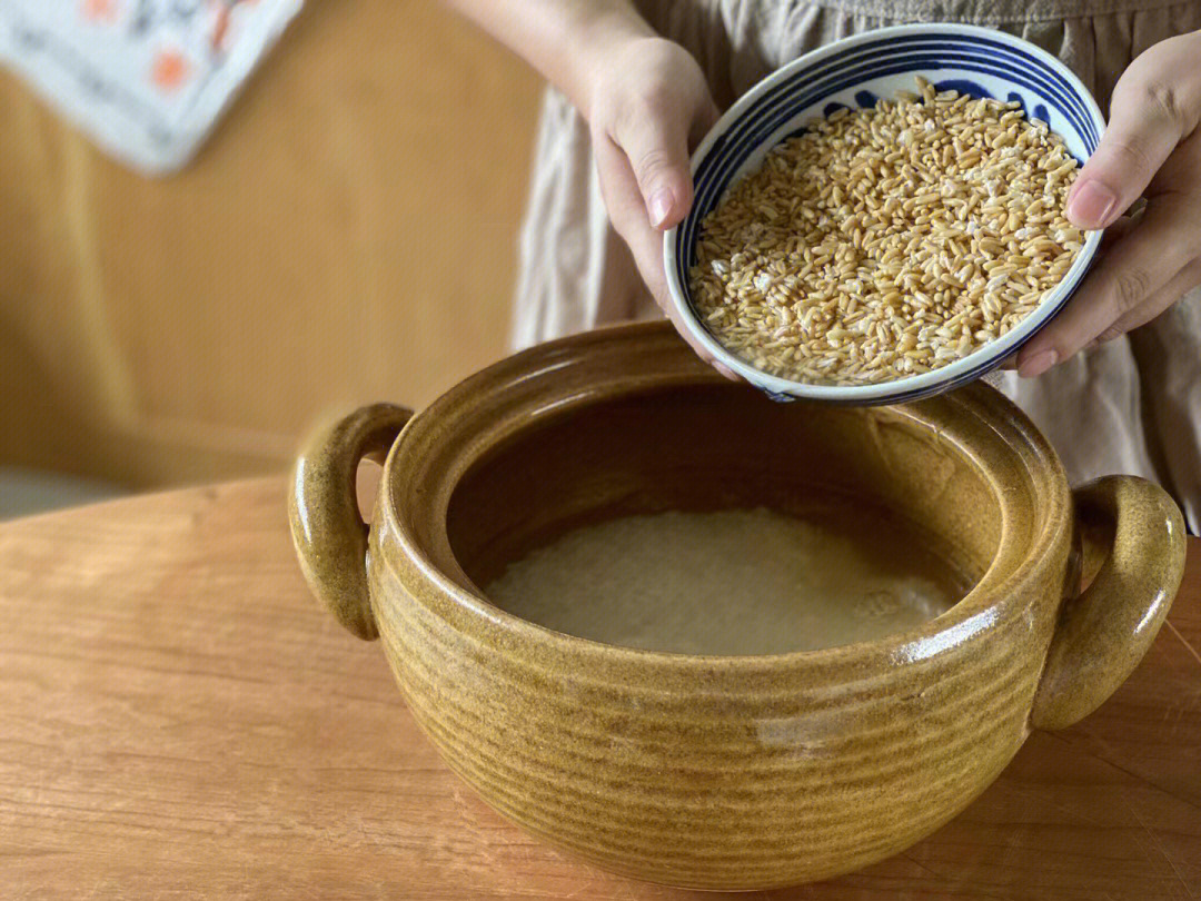 土锅煮饭图片