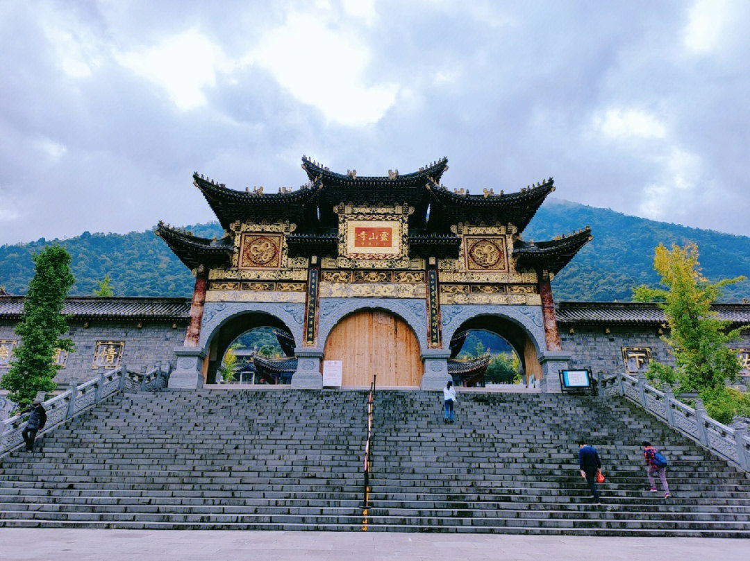 昆明灵山寺图片