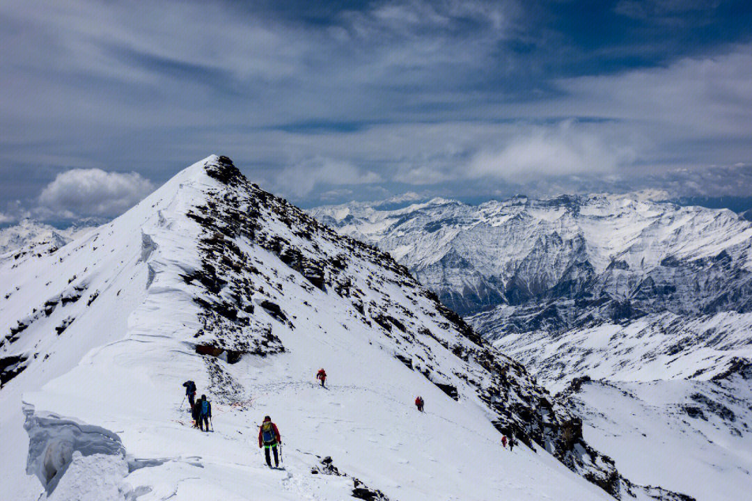 攀登雪山图片 壁纸图片