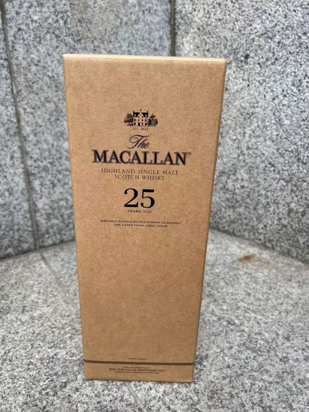 东京都出一瓶麦卡伦25年麦卡伦18年各一瓶,喜欢的老板私聊